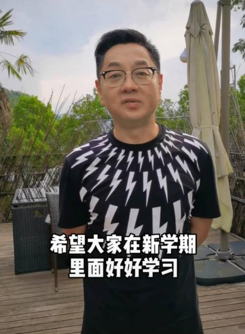 张绍刚吐槽大会薪酬_脱口秀大会张绍刚_撒贝宁张绍刚吐槽大会