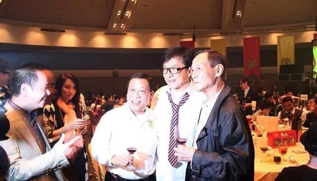 他做过警察 混过社会 曾经是香港黑势力大佬 警察见了也客气 动漫资讯 娱乐新闻网