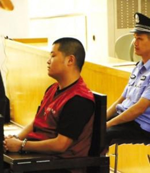 微笑杀手 案件回顾 劫杀情侣 又枪杀两名警察 历史资讯 娱乐新闻网