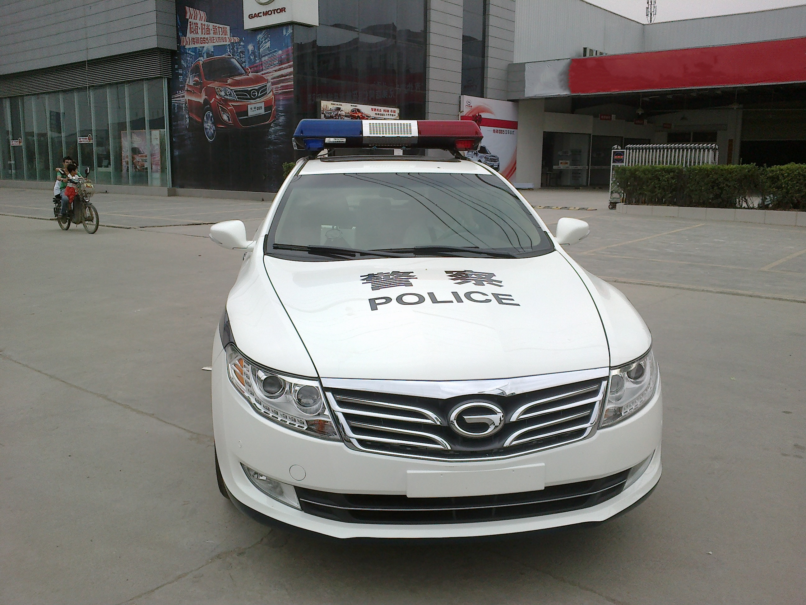 为什么警察抓人要鸣笛 不怕坏人听见逃走吗 还是有独特的用意 军事资讯 八戒游戏