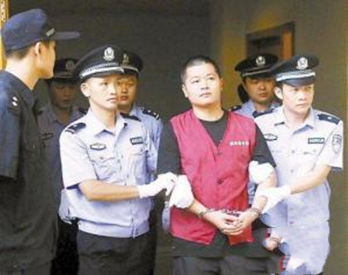 微笑杀手 案件回顾 劫杀情侣 又枪杀两名警察 历史资讯 娱乐新闻网