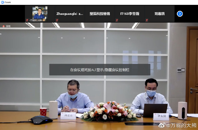 这个专访形式其实挺好的。