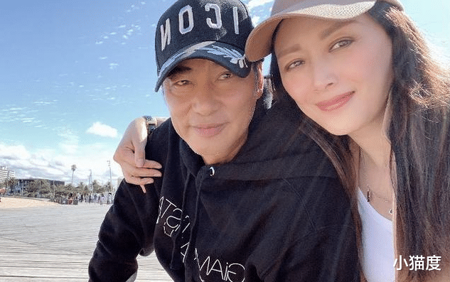 任达华晒出澳洲游玩照片,15女儿不仅身材均匀,颜值还很高