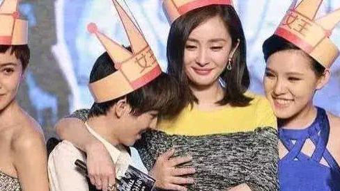 谢霆锋|娱乐圈最尴尬的合影，网友：最后一张很经典，求谢霆锋心里阴影