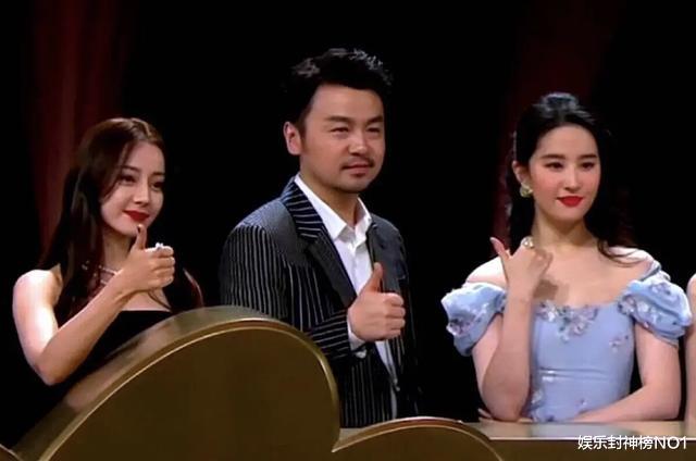 刘亦菲和各女星合照,倪妮对比有点强烈,杨幂的表情太精彩了