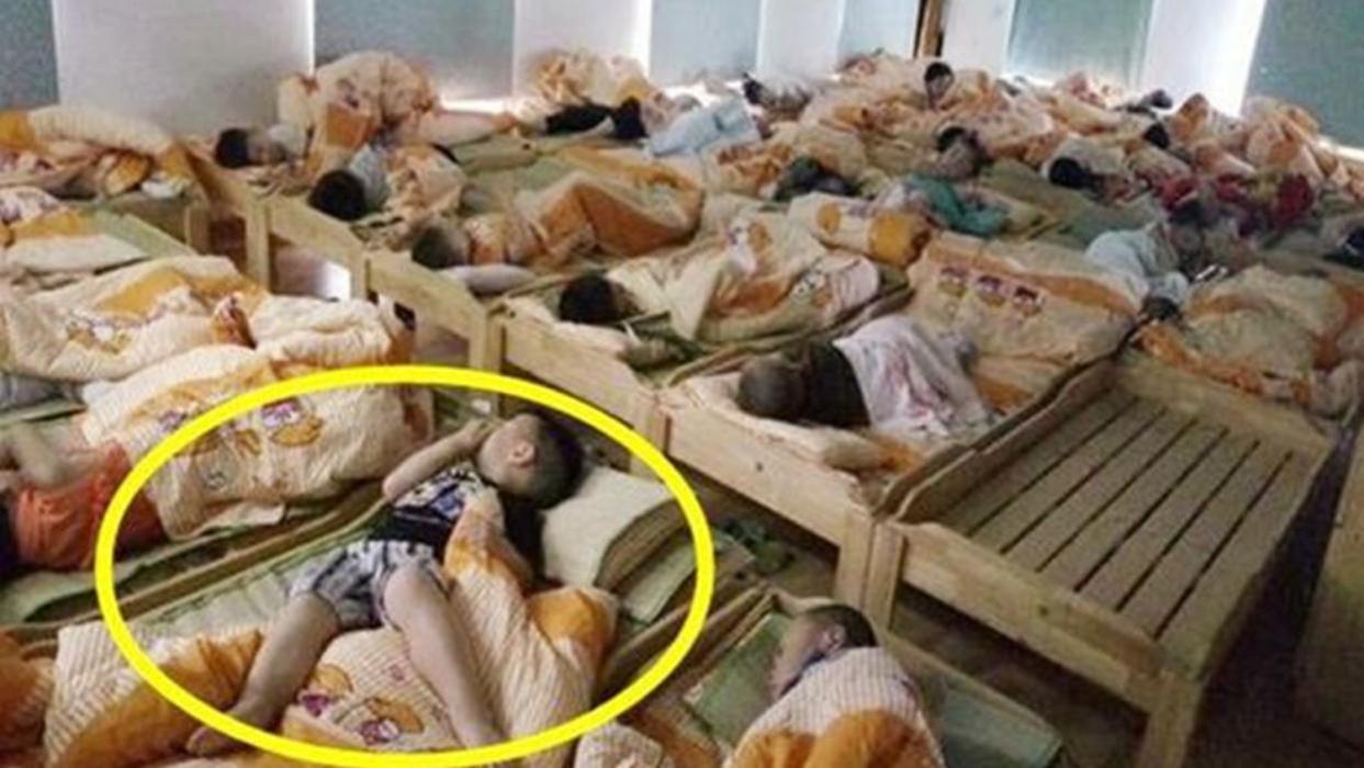 一张幼儿园午睡照让家长勃然大怒，这种情况该如何是好？