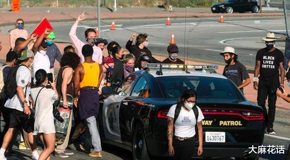 前nba球星为被跪杀的黑人发声 他是我兄弟 请判处警察死刑 科技资讯 八戒游戏