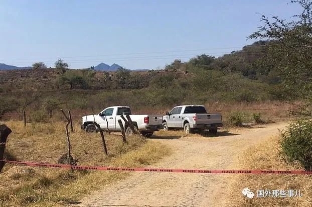 路边停着一辆车发出臭味 打开竟装着7具警察尸体都遭肢解 社会资讯 娱乐新闻网