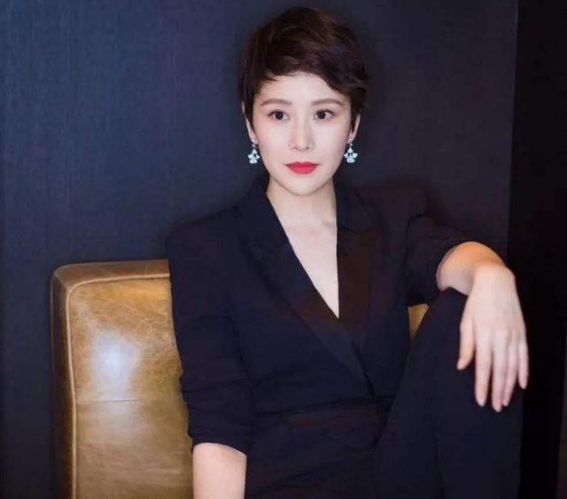 求海清还是把头发剪了吧,长发没气质还显老,脸也变长好多