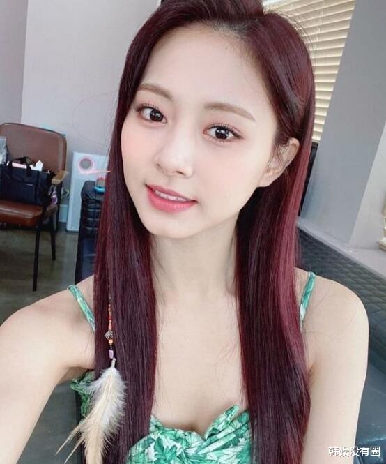 Twice周子瑜ins晒自拍 大秀人偶美貌 却遭指责 韩语不流利 娱乐资讯 八戒游戏