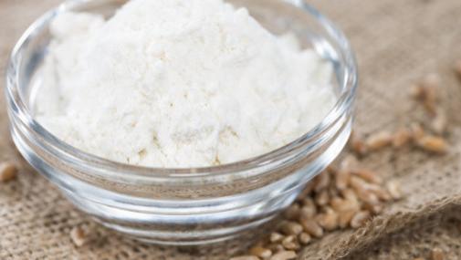 家庭用面粉要想储存的时间长，要选精制面粉，少量选择全麦粉和含小麦胚芽面粉