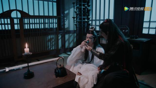 白凤山初吻拍不了,就改成了雪夜互诉衷情,小纸人飞吻.