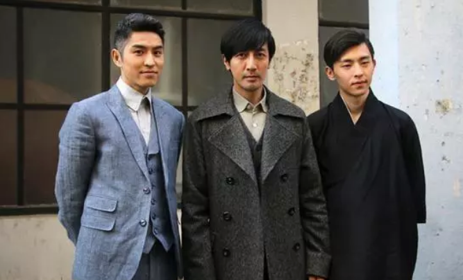 网友晒出大概4年前邓伦采访的照