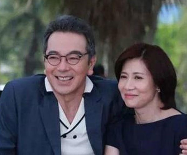 63岁张晨光老婆,原来这么漂亮,隐瞒18年很少有人熟悉!