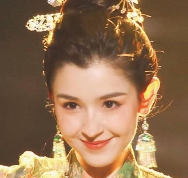 哈尼克孜插足陈赫婚姻,还被大佬玩蜡烛烧伤进医院?看本人怎么说
