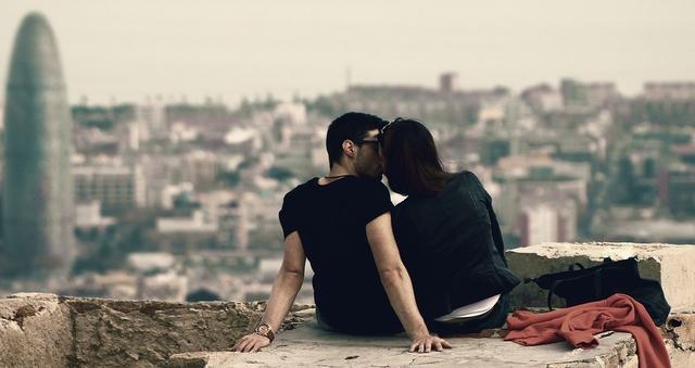 心理学分析 通过11种接吻方式看透男人的内心 太准了 情感资讯 存满娱乐网