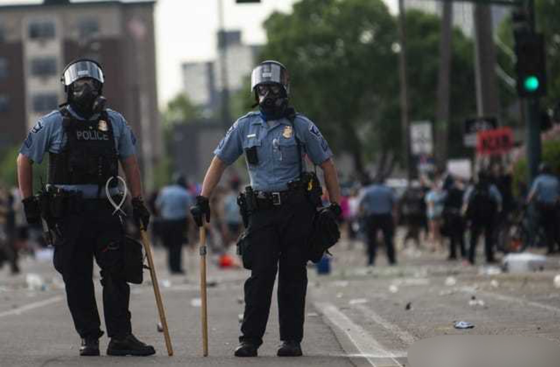 黑人之死 引发社会抗议 为何不加大对白人警察处罚平息骚乱 社会资讯 早游戏