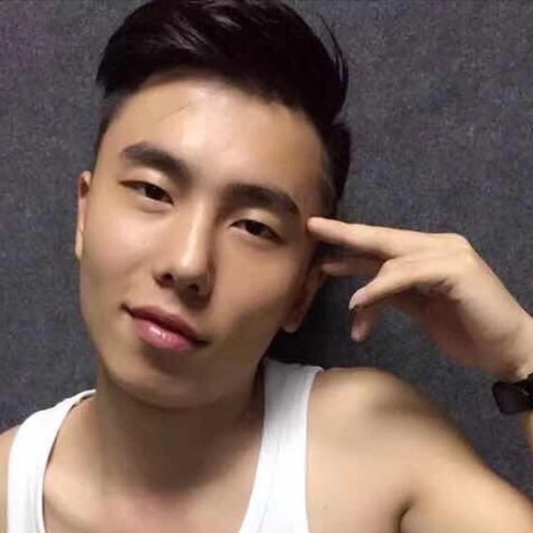 爱笑的美美不会哭