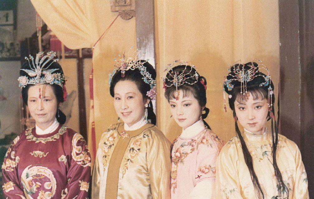 《红楼梦》演员的戏外人生：两演员因病离世，男主角活成人生赢家(红楼梦去世的演员)