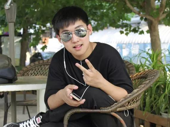 9岁与周杰伦登春晚,父母为他卖掉房子,侯高俊杰如今怎么样了? 9岁与周杰伦登春晚,父母为他卖掉房子,侯高俊杰如今怎么样了?