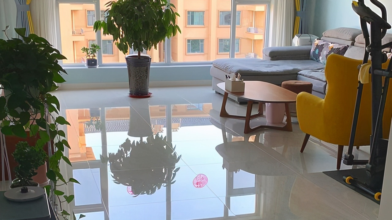 到姑姑家里做客，看到她家的布置，才明白什么叫做“干干净净”