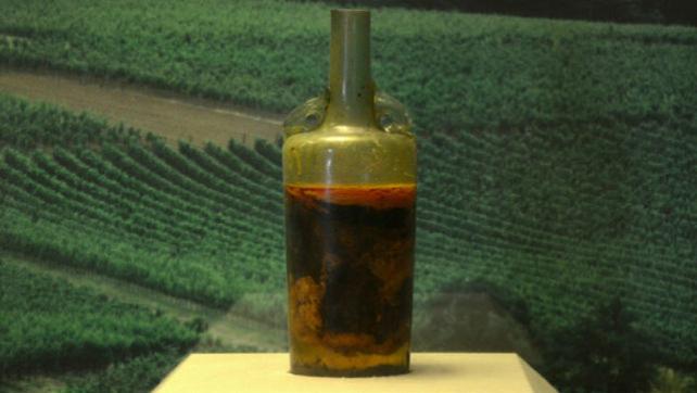 葡萄酒 开还是不开？一瓶保存1600多年的葡萄酒，引发众多考古学家争论