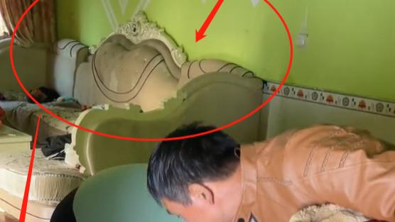 牛爱芳搬家，凭空多几套家具，万元沙发惹眼，小春花不小心说漏嘴