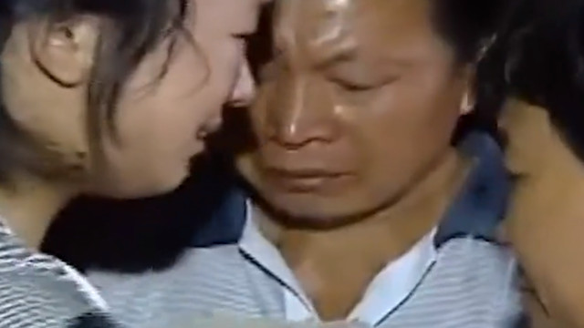 蓦然一牟 农村父母收养19年的女儿，突然跟回富爸爸认亲，只因富爸家里有钱