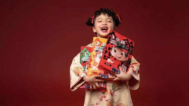 西兰花|卖猪蹄亏了300万，却靠小鸡爪年入2亿，这家新国货品牌做对了一点