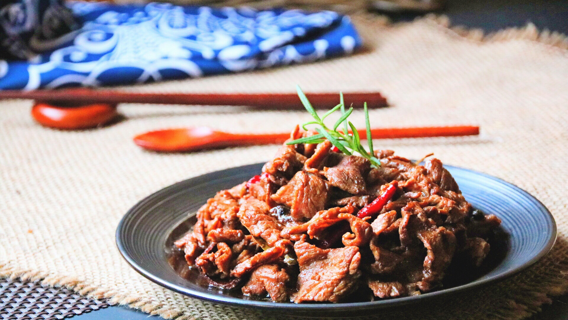 牛肉|将牛肉换一种做法，色泽红亮咸香入味，比饭店烧得还好吃