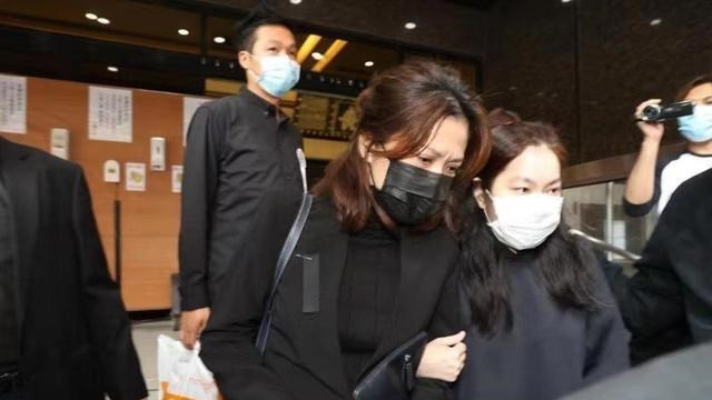 吴孟达|吴孟达现任妻子侯珊燕，是马来西亚小姐季军，结婚22年儿子18岁