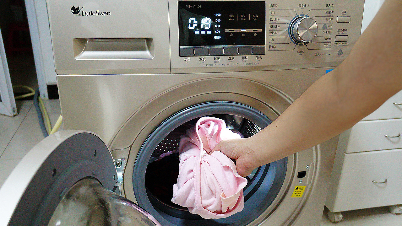 洗衣机，为什么中老年人喜欢波轮，年轻人喜欢滚筒？来听听大实话