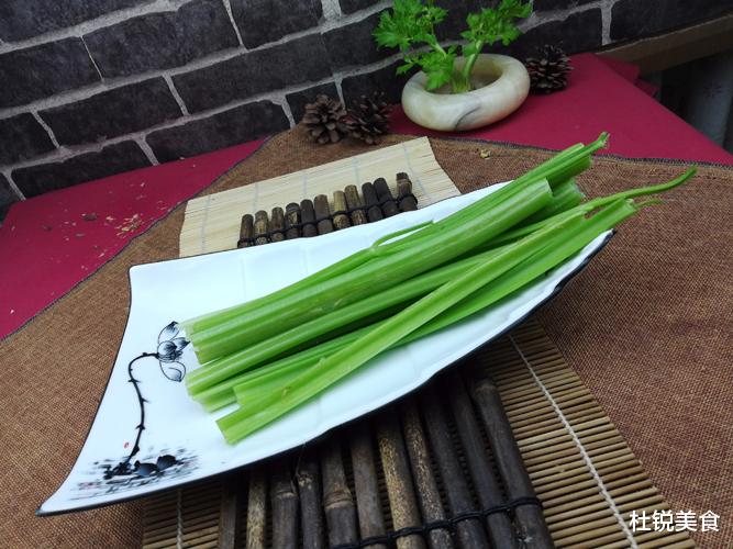 好吃的芹菜肉水饺怎么调馅,如何才能皮薄馅多不透水 好吃的芹菜肉水饺怎么调馅,如何才能皮薄馅多不透水