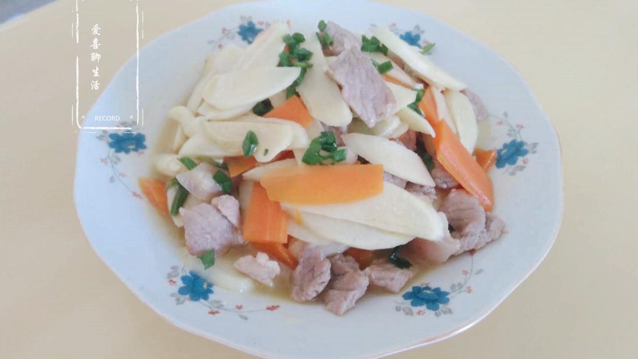 香菇炖鸡|它是江南“三大名菜”之一，水嫩正当时，随手炒一盘，鲜美有营养