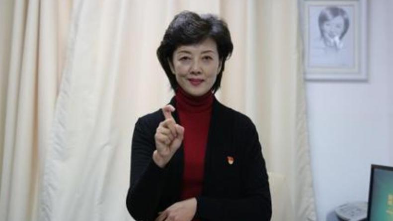 明星夫妻|央视周晔：直播25年从不说话，却在采访时直言：想给朱广权一巴掌