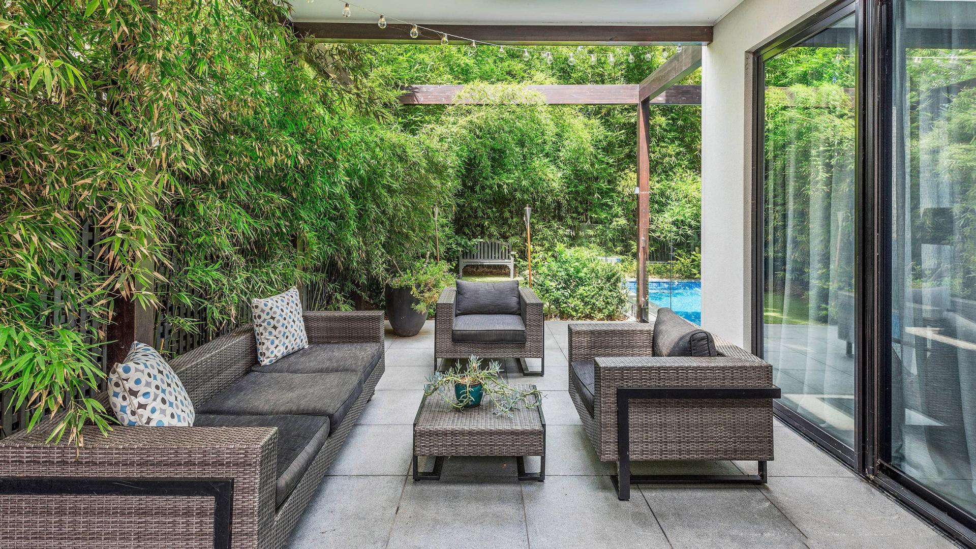 庭院中狭长的侧院这样设计，好看又实用，值得参考