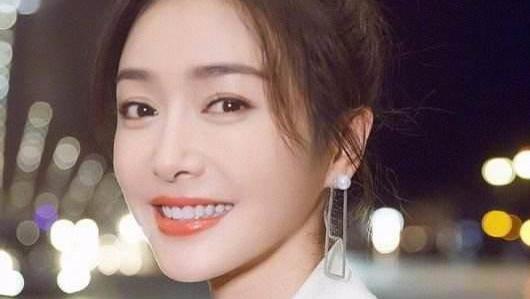 化妆 49岁李英爱罕见素颜，卸妆前后无差别，竟是用了这个小妙招