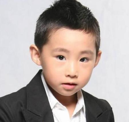9岁与周杰伦登春晚,父母为他卖掉房子,侯高俊杰如今怎么样了? 9岁与周杰伦登春晚,父母为他卖掉房子,侯高俊杰如今怎么样了?