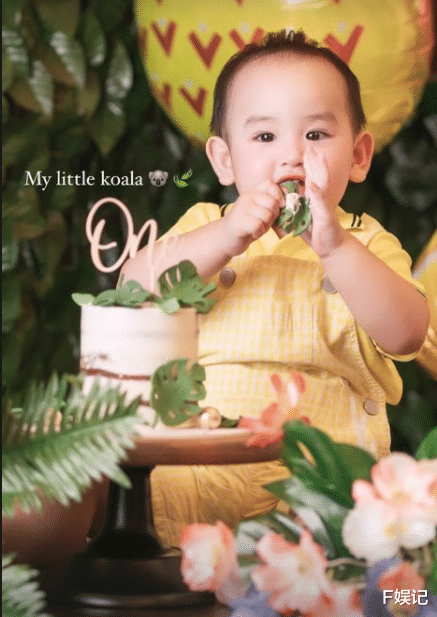郑嘉颖小儿子满1周岁！妻子陈凯琳晒儿子真容与儿子开心庆生