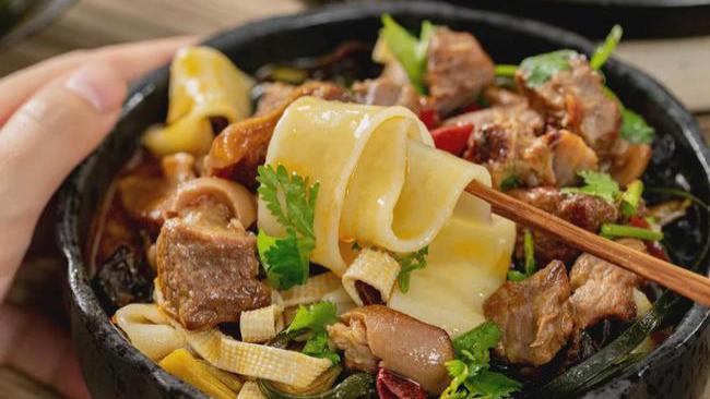 羊肉|一年卖出20亿碗！立冬后就吃它，滋补又鲜美，能暖一整冬！