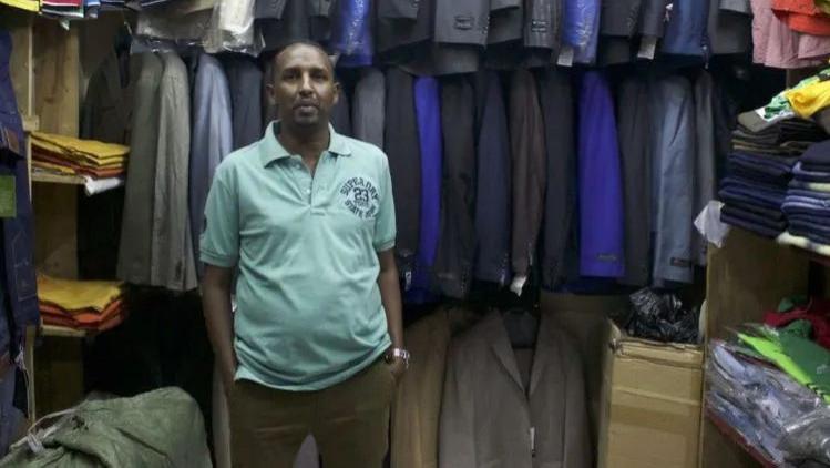 中国免费援助的旧衣服，到非洲变成了这样，你还愿意捐吗？