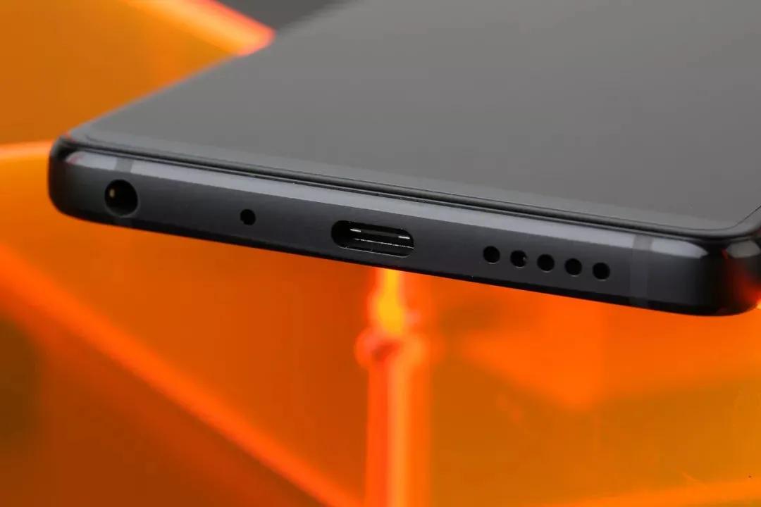 耳机|为什么几乎一夜之间,好像所有的手机都“取消”了耳机孔?