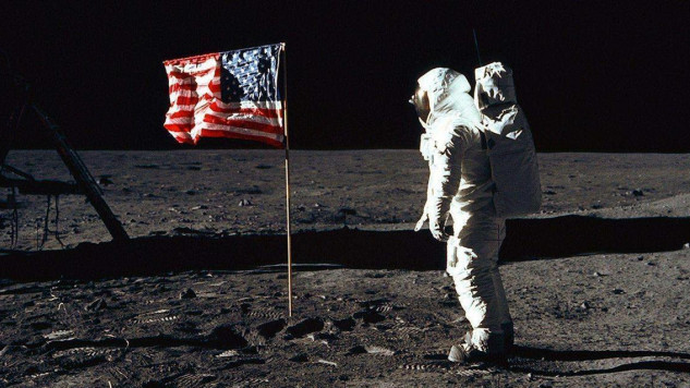 月球 网友纳闷：美国不可怕，可怕的是美国探月是为了月球上的纸尿裤