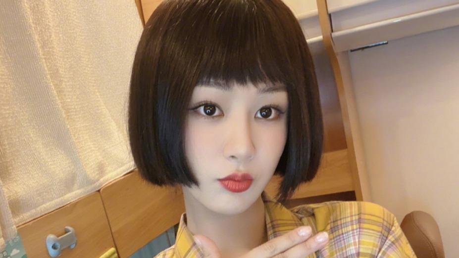 杨紫|杨紫剪了短发，同天欧阳娜娜也剪了短发，对比之下，谁颜值更高？