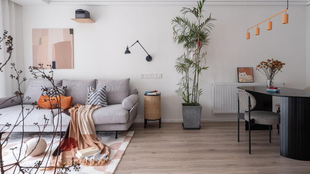 80㎡，装修与豪华不沾边，但氛围让人感觉很幸福