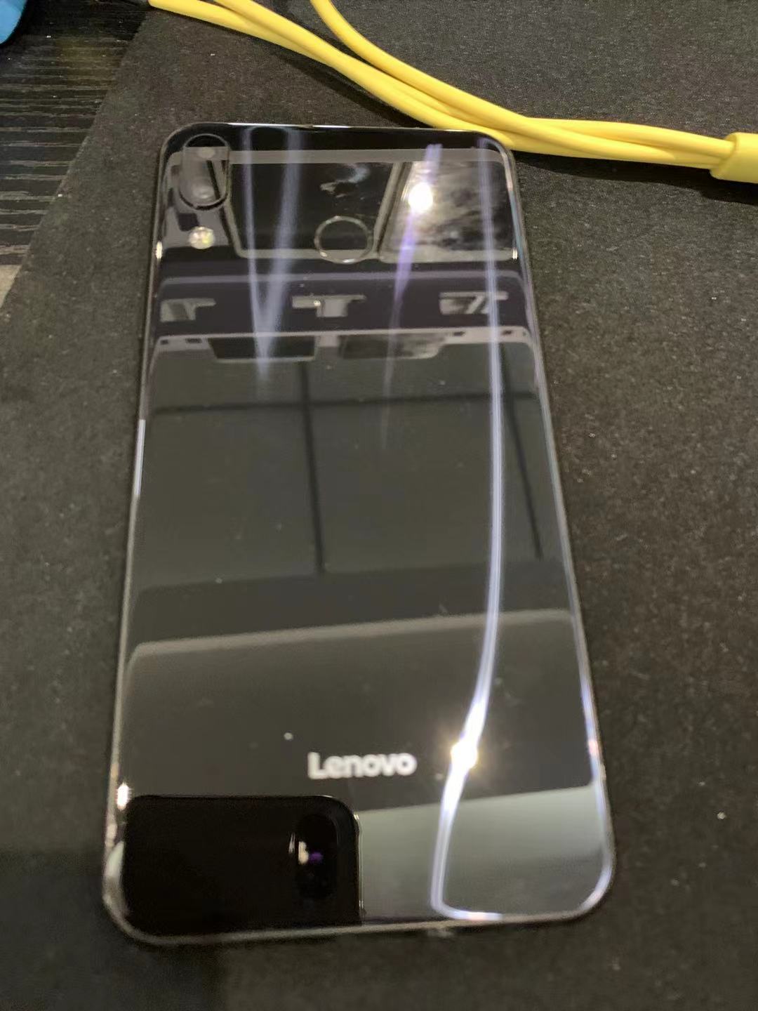 又买了3部手机，自此我们工作室