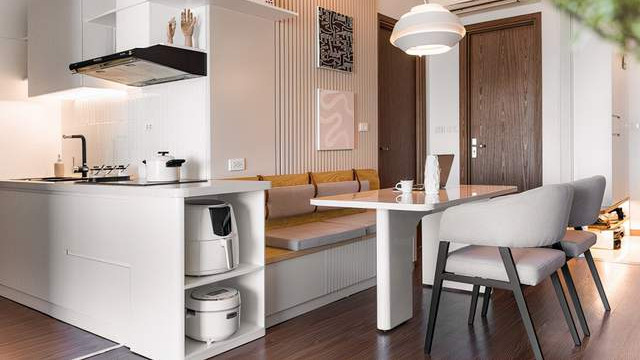 软装的力量果真强大！67㎡保留猪肝色地板，没想到完工后如此好看