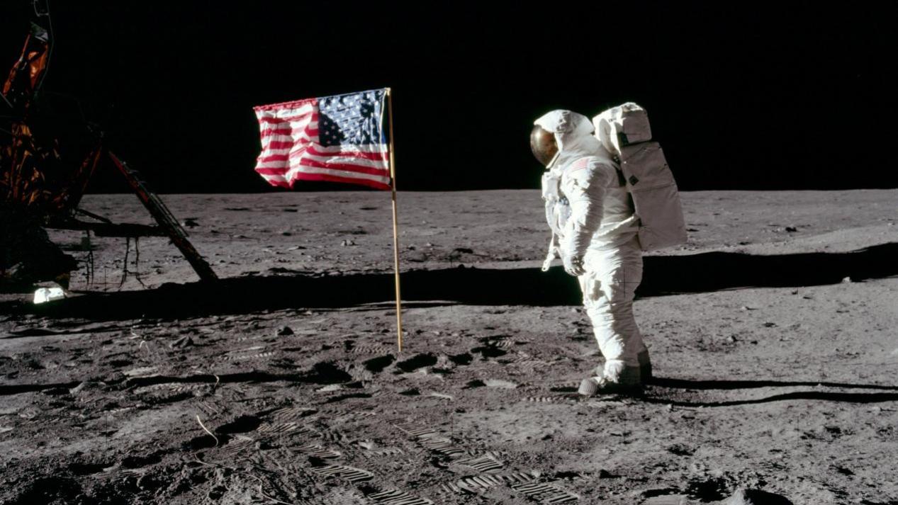 登陆火星 美国人登陆火星后，可以在上面插满美国国旗，然后霸占火星吗？