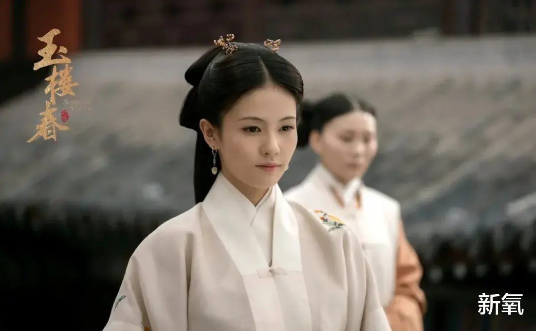 集齐顶流女星的辨识度，演了8部戏的女主，这张脸却没人能记住？