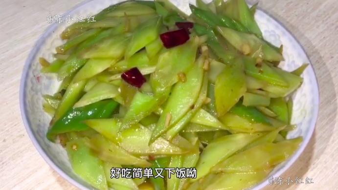 牛奶|农家菜家常小炒‘清炒莴笋’，脆嫩爽口，好吃简单又下饭